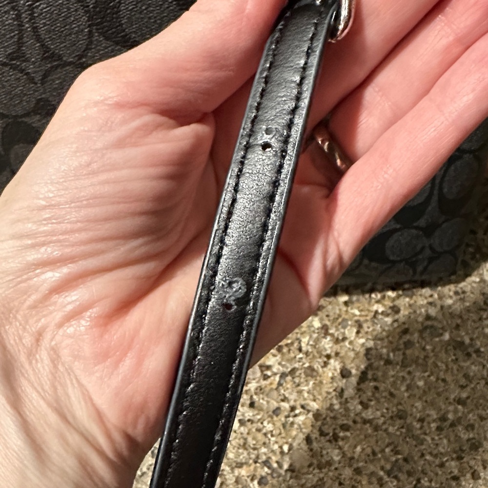 Coach Signature Black Shoulder Bag - Picture 4 of 8